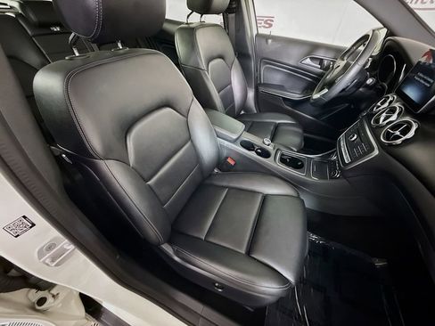 Used 2018 Mercedes-Benz GLA 250 4MATIC image 31