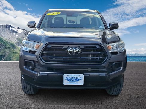 Used 2019 Toyota Tacoma SR image 2
