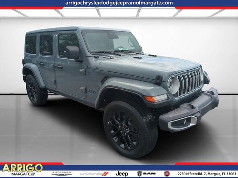 Used 2025 Jeep Wrangler Unlimited Sahara w/ Safety Group AWD/4WD image 1