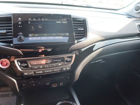 Used 2019 Honda Pilot Touring image 9
