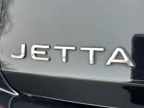 Certified 2024 Volkswagen Jetta SE w/ Panoramic Sunroof Package image 37