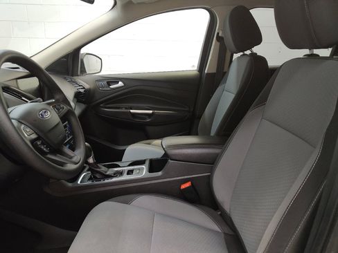 Used 2017 Ford Escape SE w/ Equipment Group 201A FWD image 17