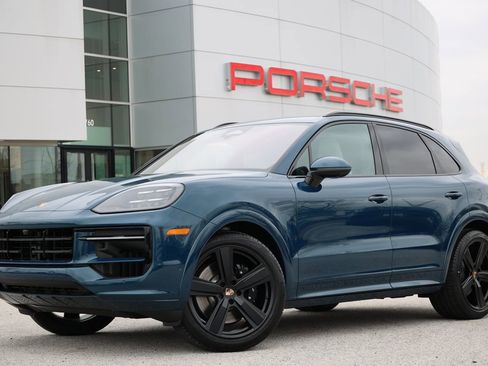 New 2026 Porsche Cayenne GTS image 1