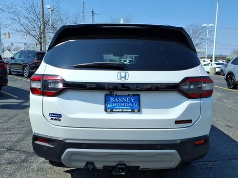 Certified 2024 Honda Pilot TrailSport image 10