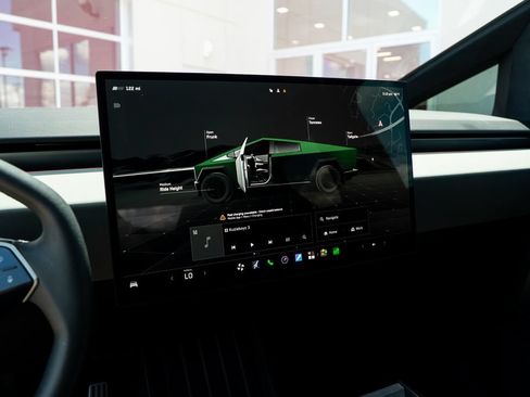 Used 2024 Tesla Cybertruck AWD Crew Cab image 25