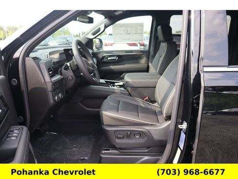 Used 2025 Chevrolet Suburban Premier image 22