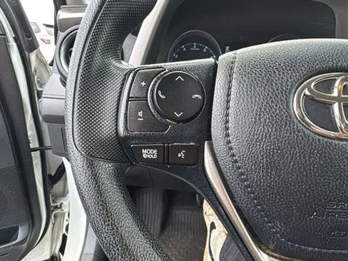 Used 2018 Toyota RAV4 LE image 16