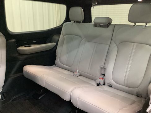 New 2026 Jeep Grand Wagoneer Base image 27