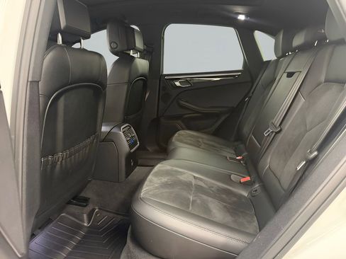 Used 2020 Porsche Macan AWD/4WD image 30
