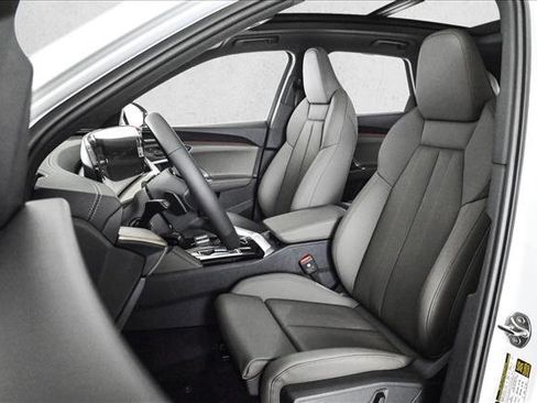 New 2025 Audi Q5 Premium Plus image 17