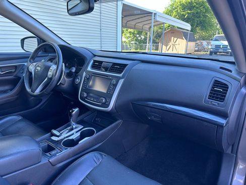 Used 2017 Nissan Altima 3.5 SL w/ 3.5SL Technology Package FWD image 17
