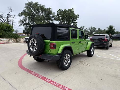 Used 2018 Jeep Wrangler Unlimited Sahara AWD/4WD image 6