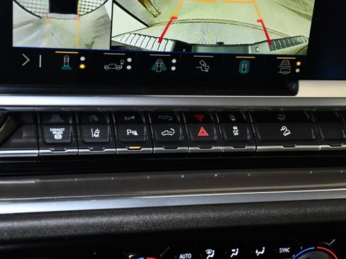 Used 2024 Chevrolet Silverado 3500 High Country w/ High Country Premium Package AWD/4WD image 33