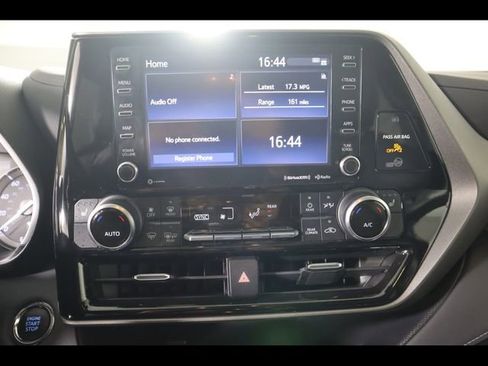 Used 2022 Toyota Highlander XLE AWD/4WD image 24