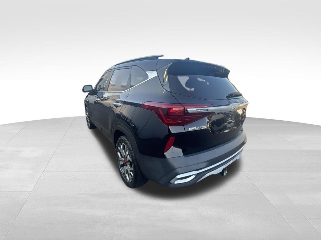 Certified 2023 Kia Seltos SX w/ SX Sunroof Package AWD/4WD image 3