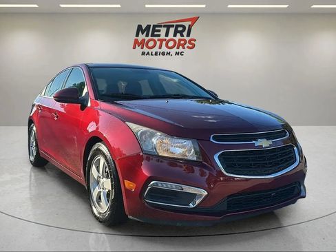 Used 2016 Chevrolet Cruze LT w/ Technology Package image 3