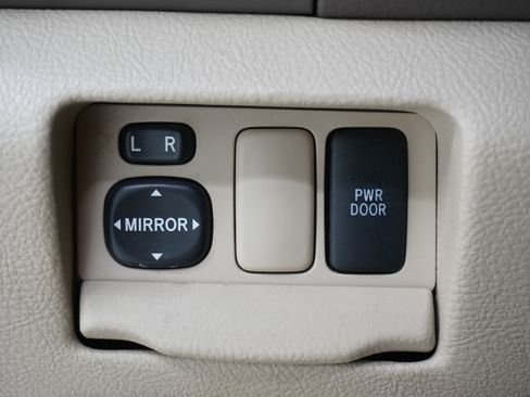 Used 2005 Lexus RX 330 FWD image 16