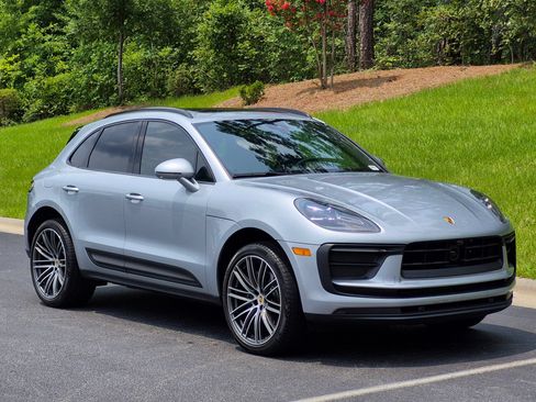 Certified 2026 Porsche Macan AWD/4WD image 32