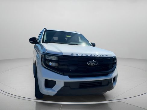New 2025 Ford Expedition Active image 4