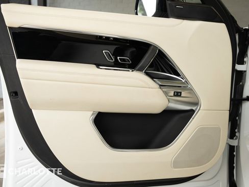 Used 2023 Land Rover Range Rover SE image 14