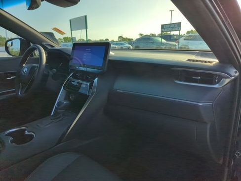 Used 2024 Toyota Venza Limited AWD/4WD image 23