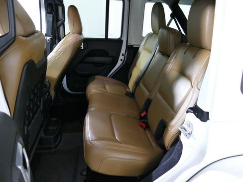 Used 2021 Jeep Wrangler Unlimited Rubicon AWD/4WD image 26
