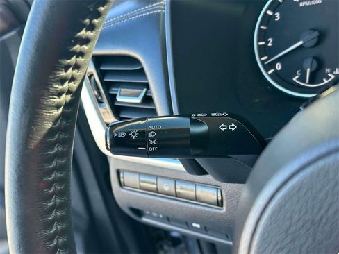 Used 2021 Nissan Rogue SV w/ Premium Package image 24