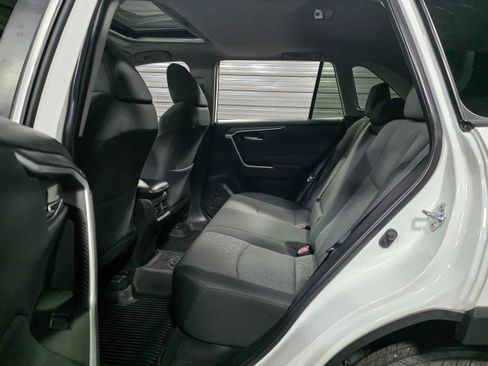 Used 2020 Toyota RAV4 XLE w/ Convenience Package image 16