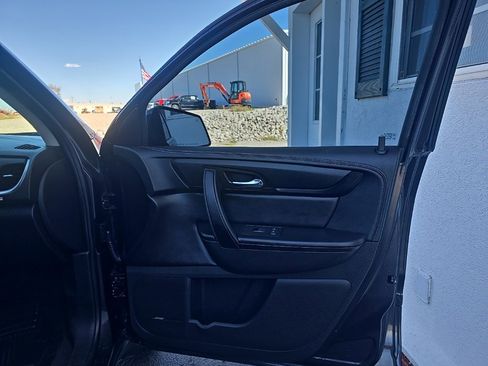Used 2017 Chevrolet Traverse LT image 26