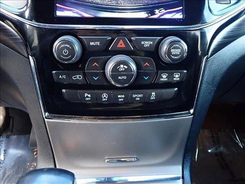 Used 2019 Jeep Grand Cherokee Laredo w/ 18" Wheel & 8.4" Radio Group image 18