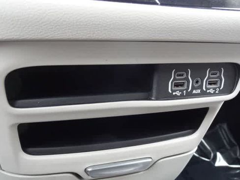 Used 2023 Chrysler Pacifica Touring-L FWD image 40