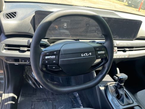 Used 2025 Kia K4 FWD image 27