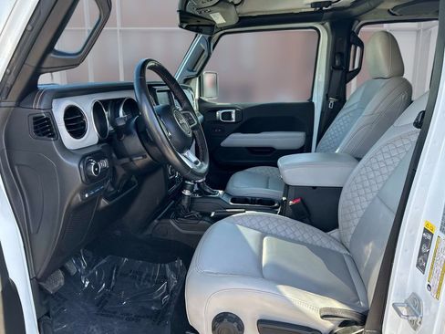 Used 2022 Jeep Wrangler Unlimited Sahara image 12