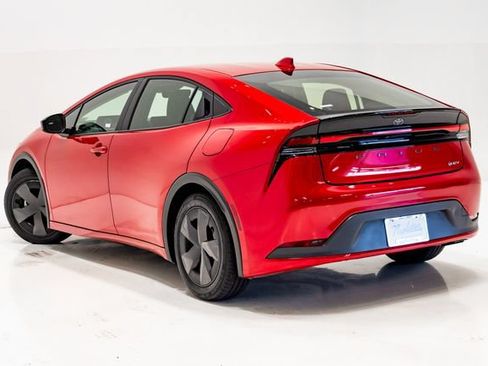 Used 2025 Toyota Prius LE FWD image 25