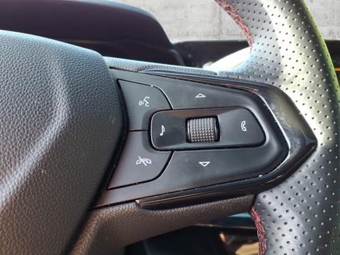 Used 2024 Chevrolet Trax RS w/ Sunroof Package FWD image 20