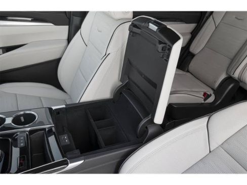 Used 2025 Cadillac Escalade Sport Platinum w/ LPO, Floor Liner Package AWD/4WD image 16