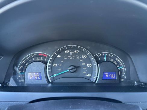 Used 2014 Toyota Camry LE image 9