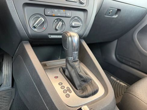 Used 2014 Volkswagen Jetta SE FWD image 21