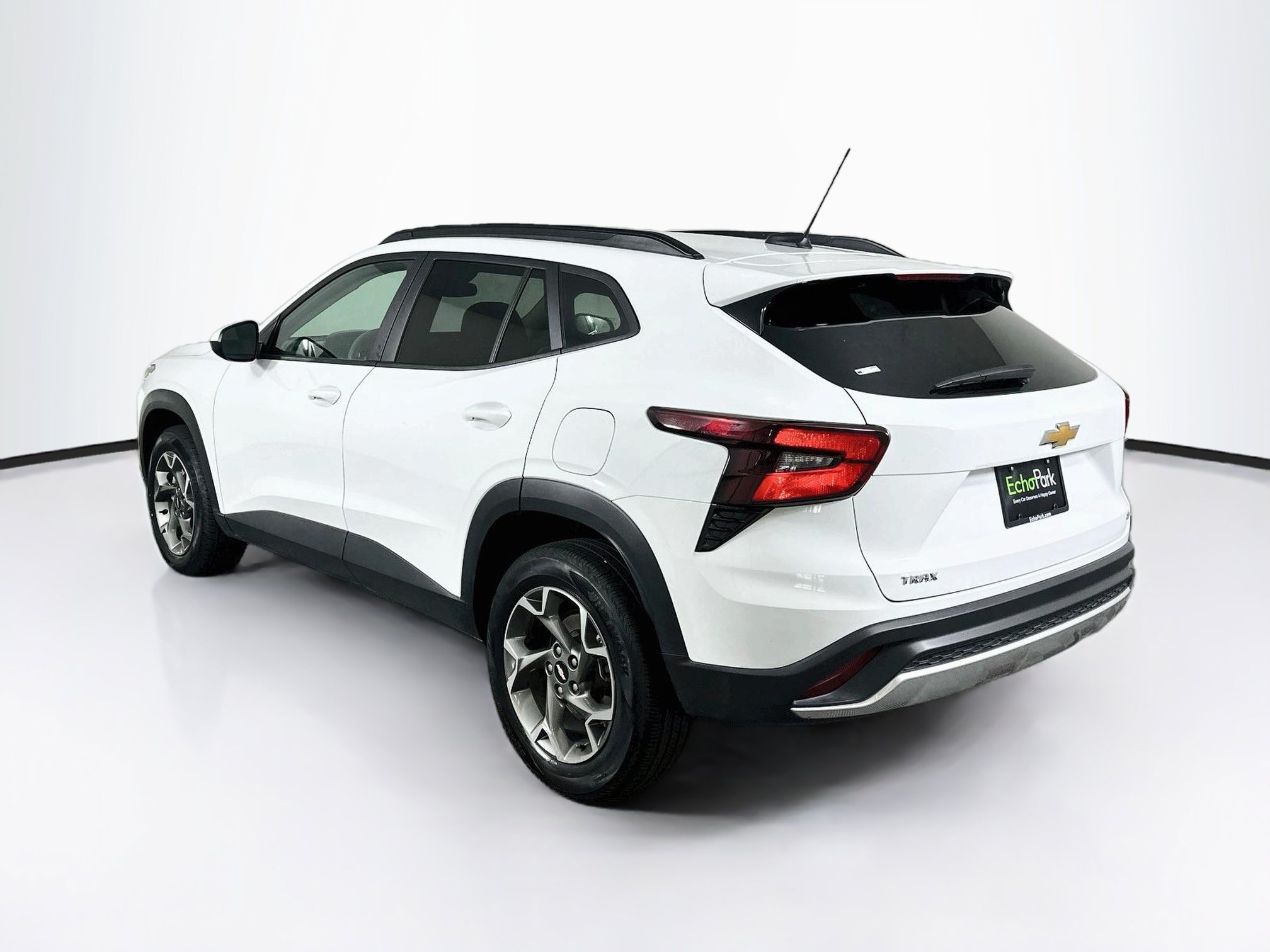 Used 2025 Chevrolet Trax LT FWD image 5