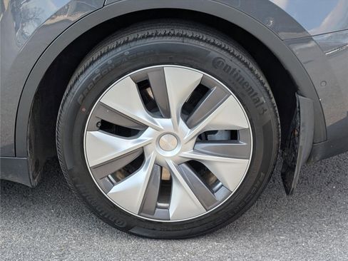 Used 2022 Tesla Model Y Long Range image 10