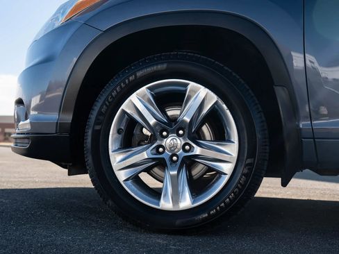 Used 2015 Toyota Highlander Limited AWD/4WD image 10
