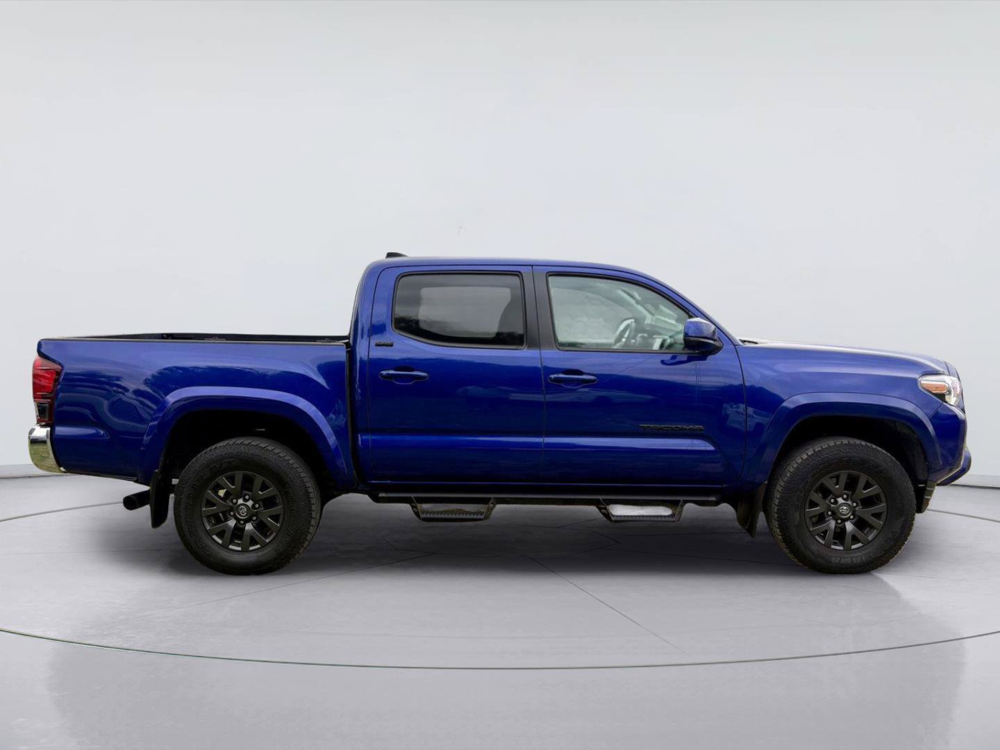 Used 2022 Toyota Tacoma SR5 RWD image 3