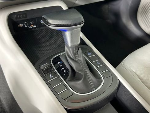 Used 2025 Hyundai Kona SEL image 25