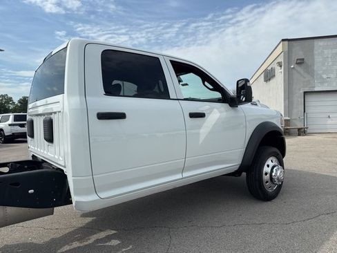 Used 2024 RAM 5500 Tradesman w/ Chrome Appearance Group AWD/4WD image 6