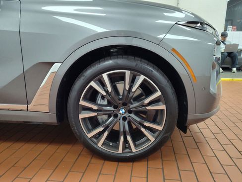 Used 2025 BMW X7 xDrive40i w/ Premium Package image 38