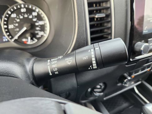 Used 2024 Nissan Frontier SV image 20