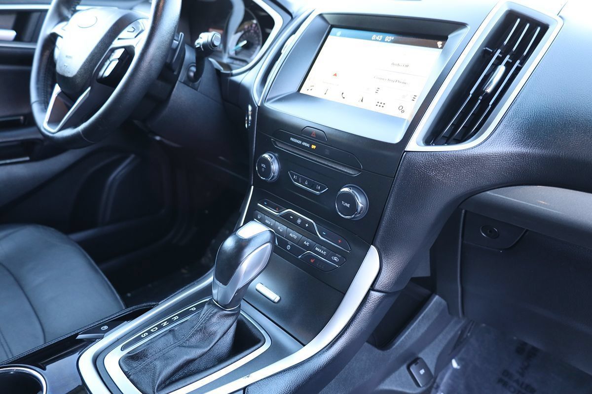 Used 2018 Ford Edge SEL FWD image 19