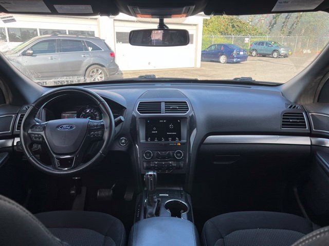 Used 2018 Ford Explorer XLT w/ Equipment Group 201A AWD/4WD image 9