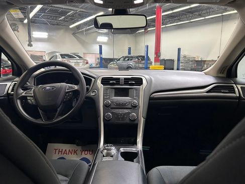 Used 2018 Ford Fusion SE FWD image 19