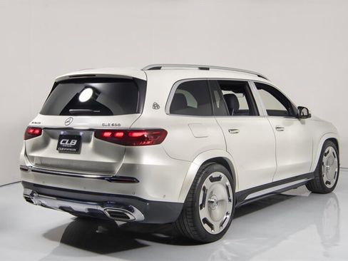 Used 2024 Mercedes-Benz Maybach GLS 600 4MATIC image 4